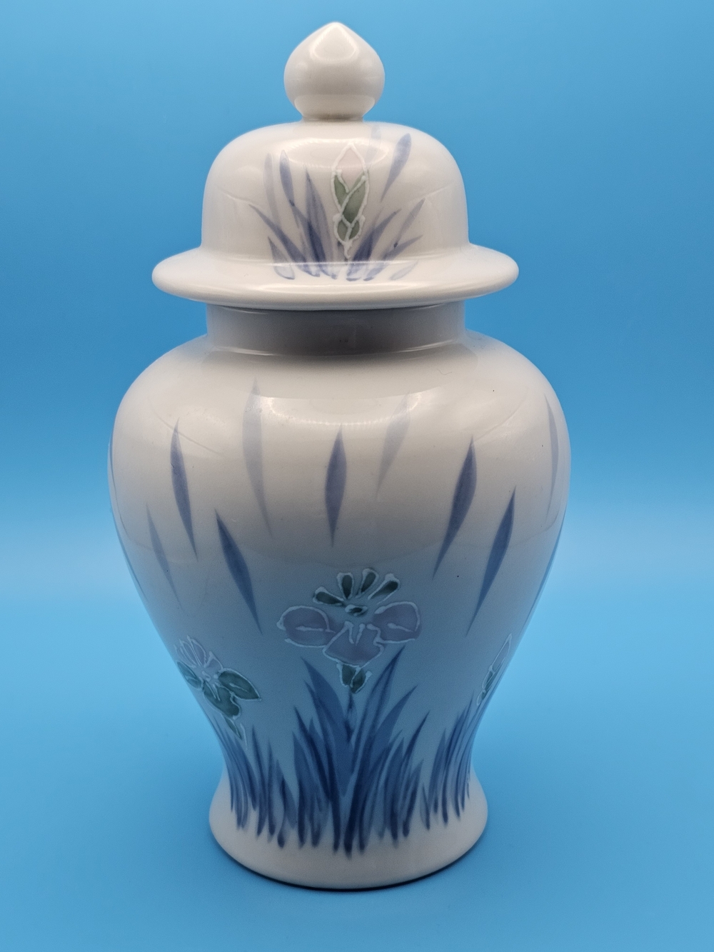 Porcelain Floral Temple Jar - White and Blue